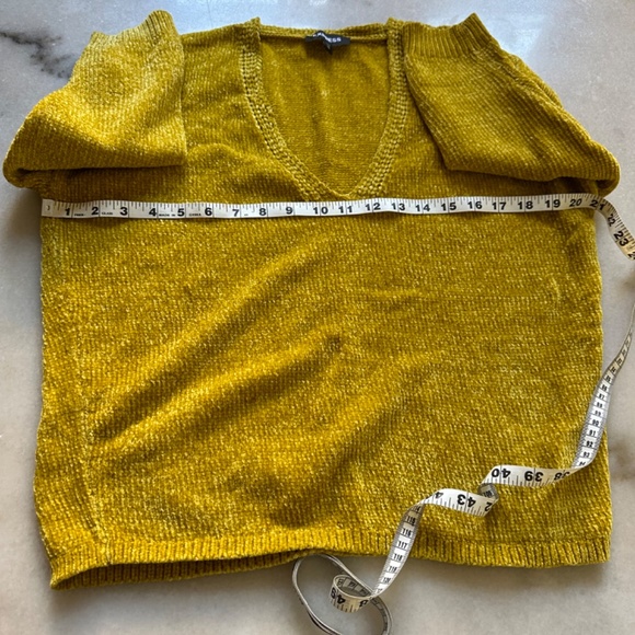 Express V neck xs - Picture 3 of 7